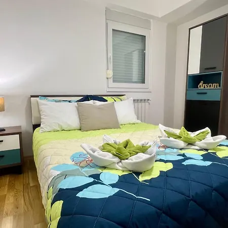 Green Apartment *